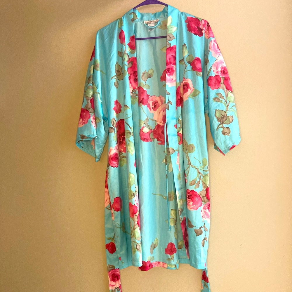 Light Blue Kimono Style Robe with Pink Roses